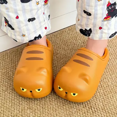 Cute Cotton Slippers for Women in Winter with Cartoon Coffee Cat Home Warm Waterproof Cotton Slippers for Outer Wear Non-Slip and Versatile