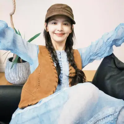 Women's Blue Pleated Duckbill Beret with Face-Slimming Cap