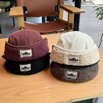 Women Warm Duckbill Cap with Reversible Embroidery