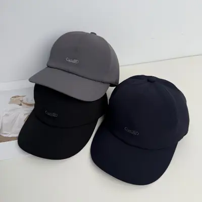 Men's Black Baseball Cap with "GOLDEN" Logo