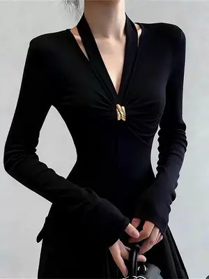 Early Autumn New Black Slim Fit Elegant Top Fashionable High-End Design V Neck Pleated Long-Sleeved T-Shirt