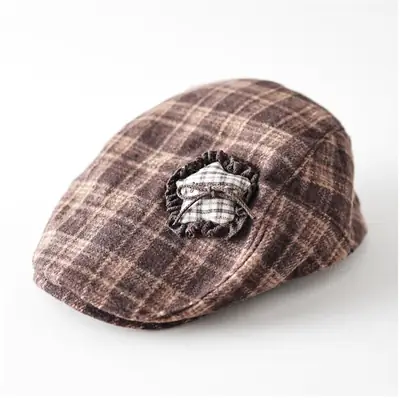 Women Retro Plaid Duckbill Hat with Smiley Button