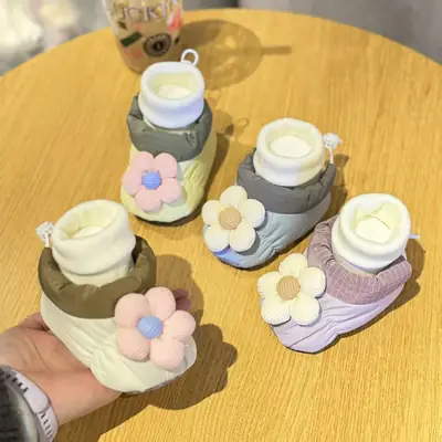 Baby Winter Shoes, Newborn Thickened and Velvet Warm Cartoon Shoes and Socks, Baby Shoes, Soft Soles, Non-Falling Shoes