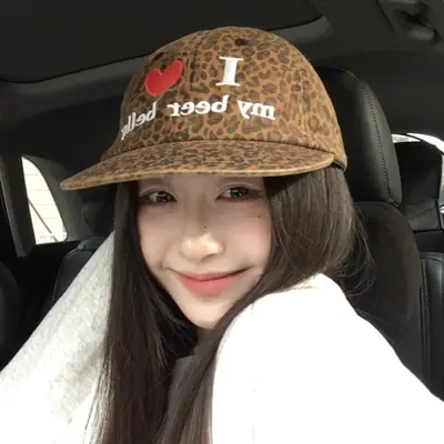 Women New American Retro Flat-Brim Hat with Heart Design