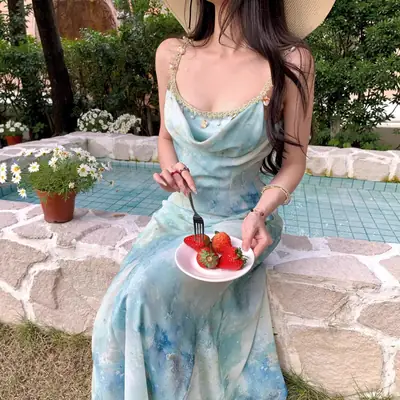 French-Style Dress for Women with a Large Skirt, Gentle and Elegant, Perfect for Spring and Summer, Especially Beautiful for the Beach, with a Cinched Waist